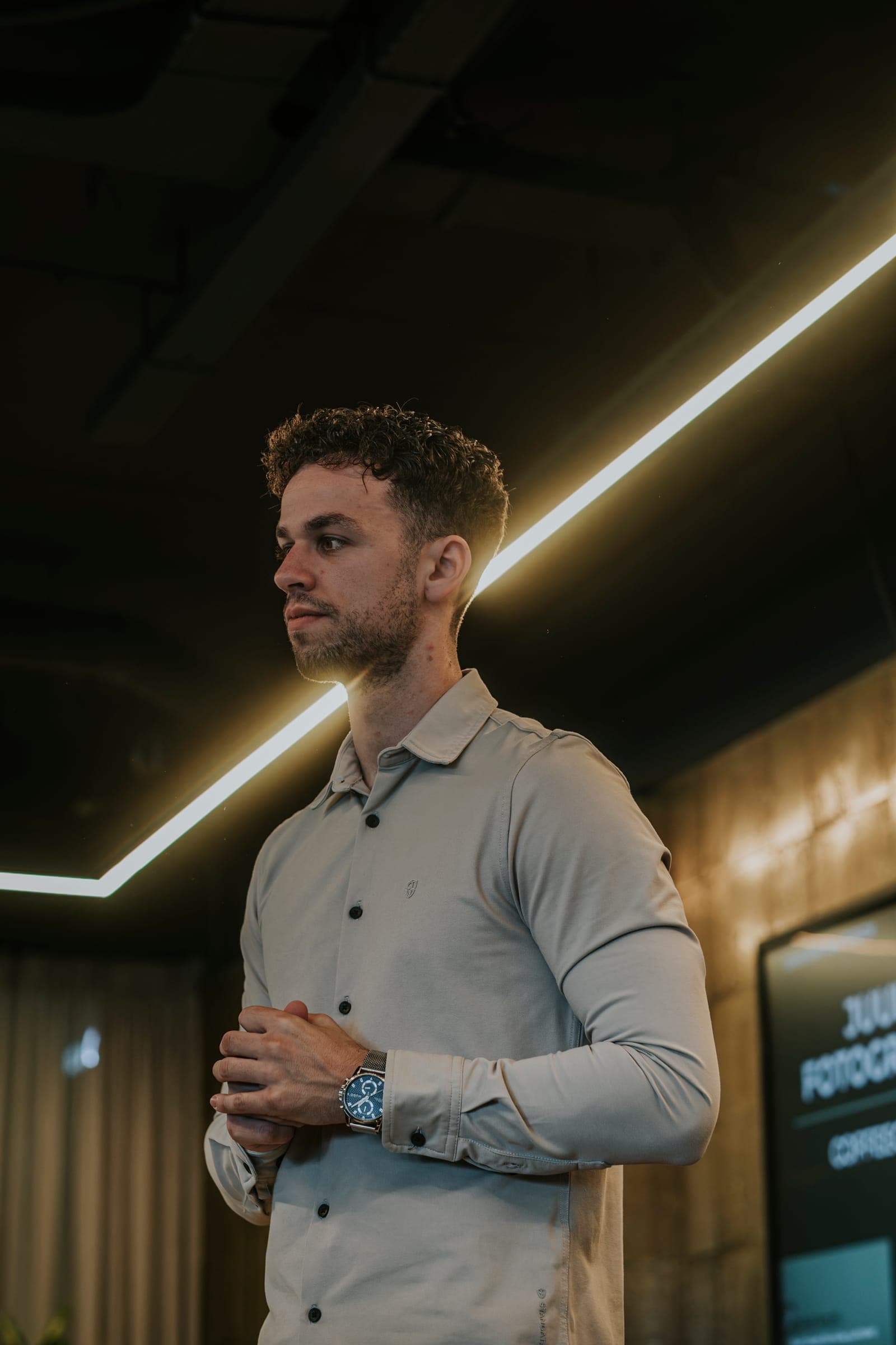 Julian Bos tijdens een presentatie